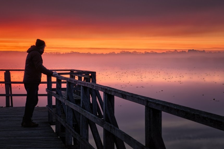 Loving Someone With Avoidant Attachment Style: What to Know and How to Cope