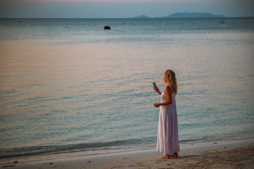 woman waiting for a man to reply
