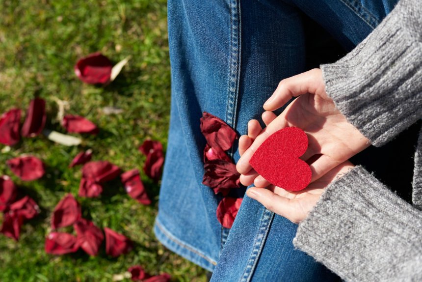 When Should You Ask Someone to Be Your Valentine: Best Guide with 8 Expert Tips