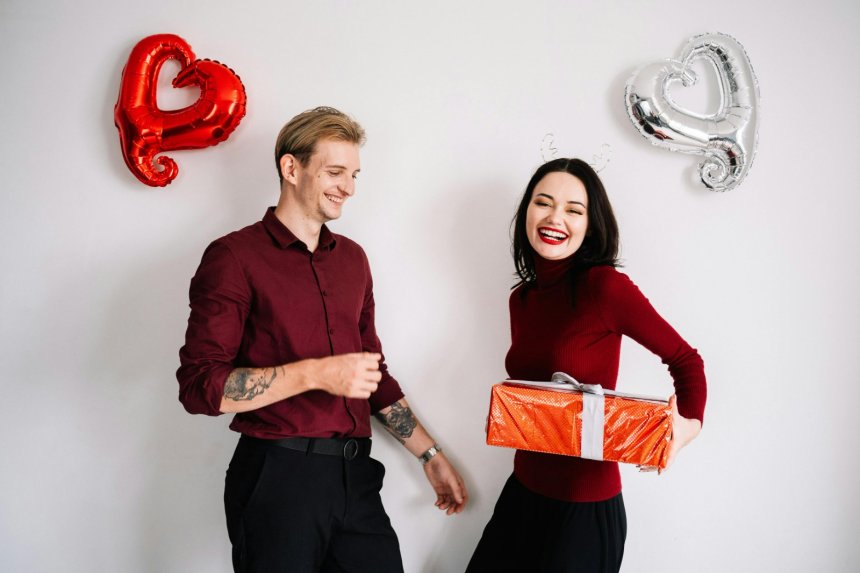 man giving his valentine's date gift