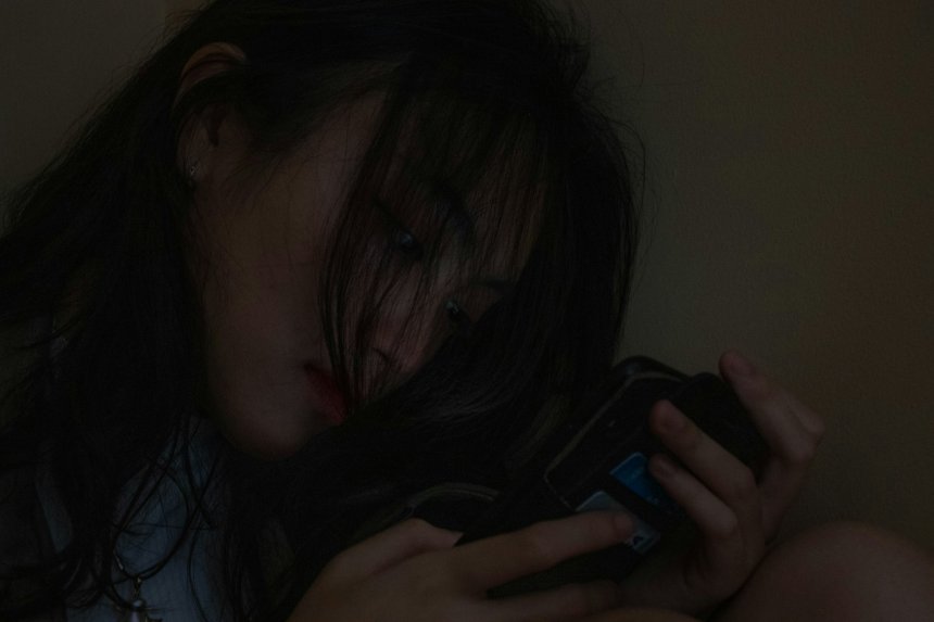 suspecting girlfriend checking her boyfriend's phone